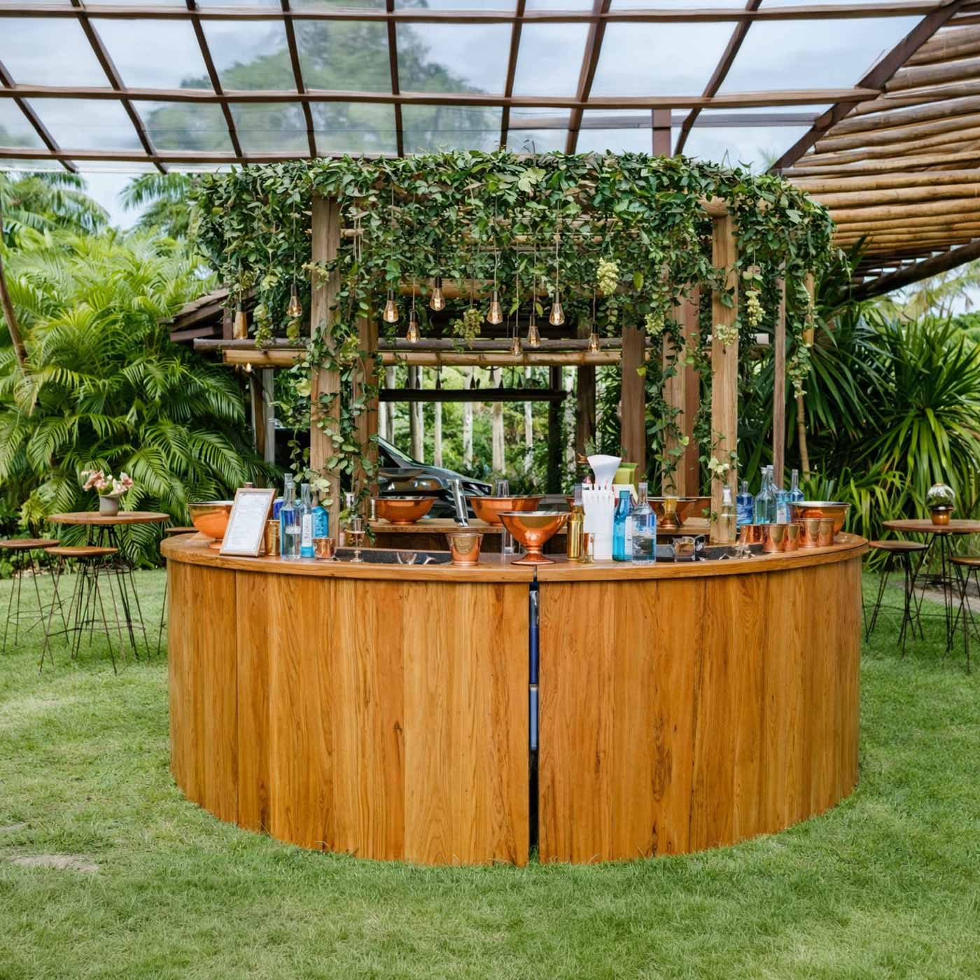 Balcão curvo Brasil em madeira para bar de eventos